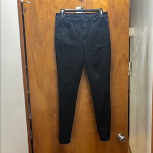 Black Skinny Jeans with Sleek Modern Fit